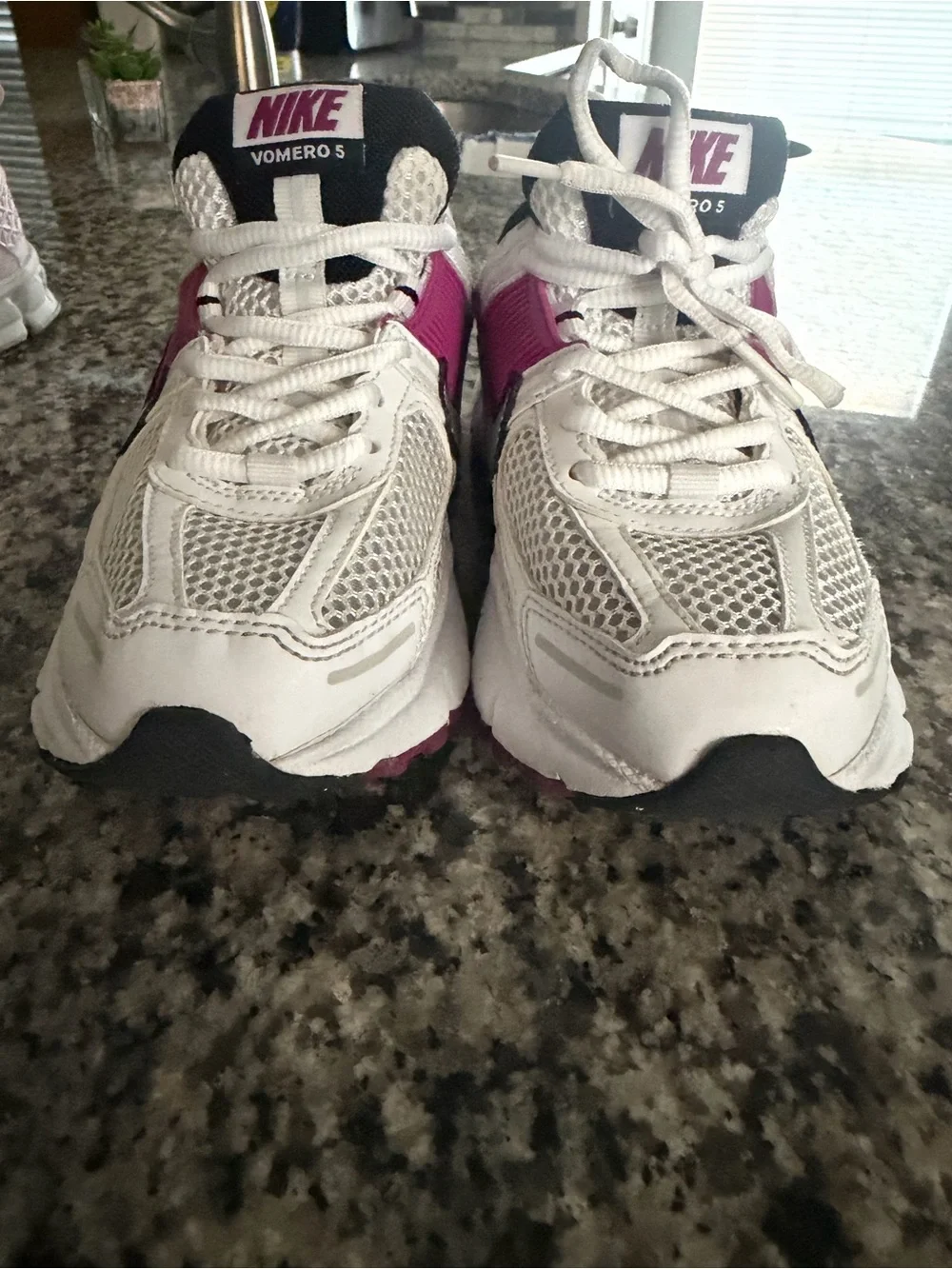 Nike Vomero 5 Hot Fuchsia/White Reflective Size 2Y Big kids HF6998-102